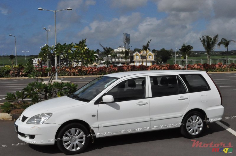 2008' Mitsubishi Lancer photo #1