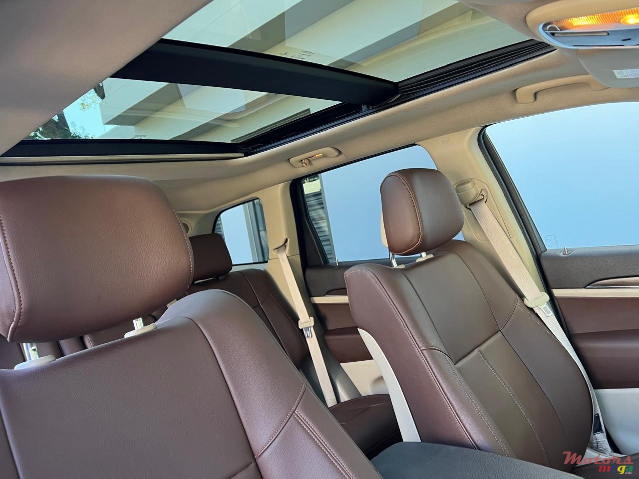 2015' Jeep Grand Cherokee photo #6