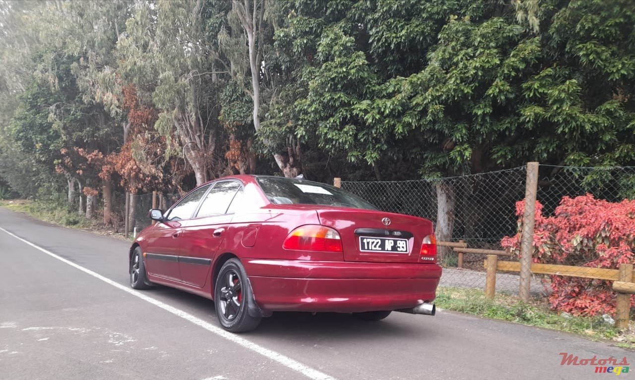 1999' Toyota Avensis photo #7