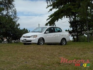 1999' Toyota PLATZ photo #1