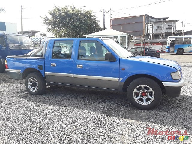 2001' Isuzu KB 280 photo #1