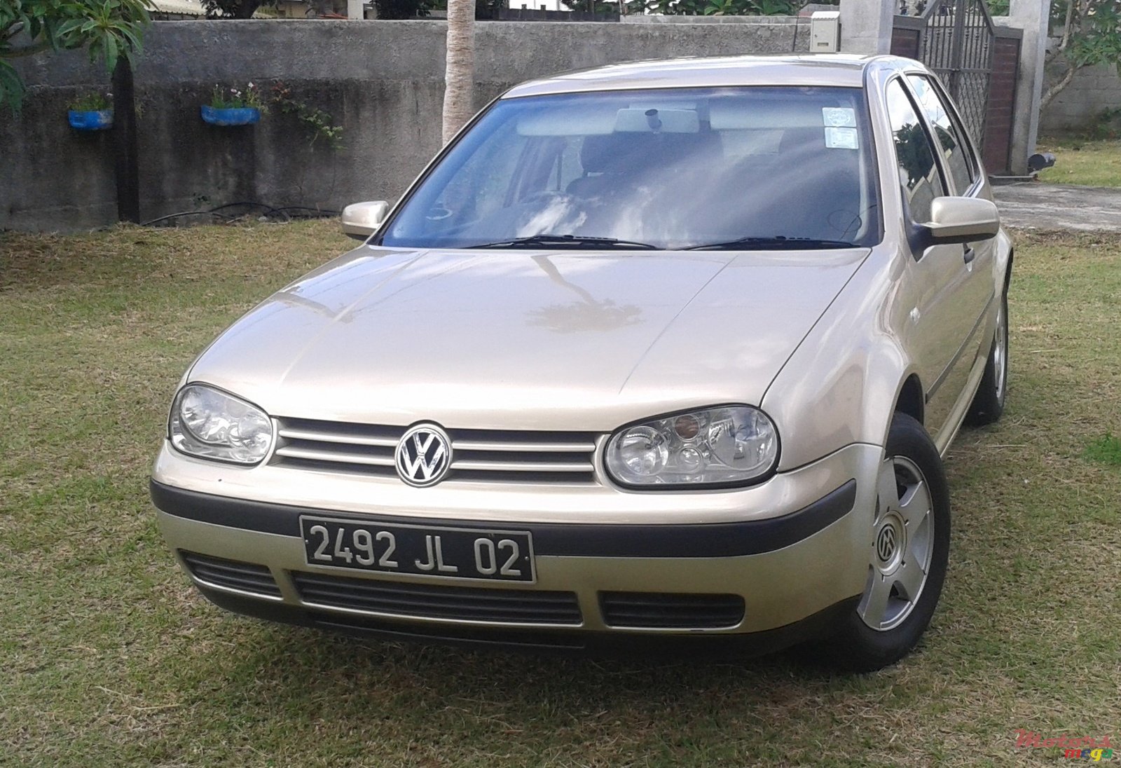 2002' Volkswagen Golf IV photo #1