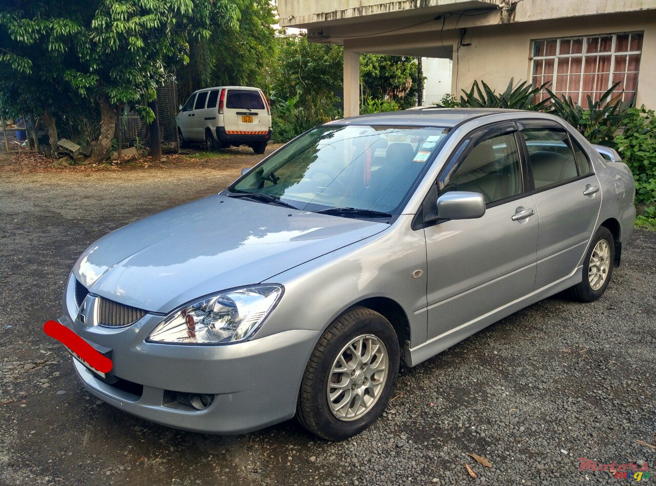 2006' Mitsubishi Lancer photo #2