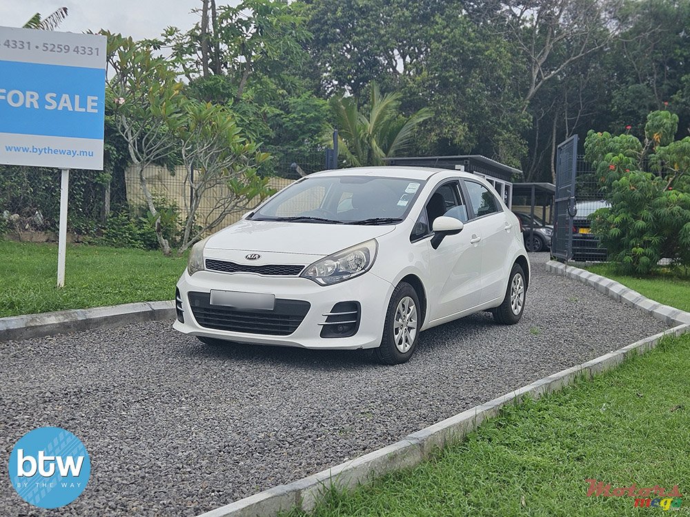 2015' Kia Rio photo #2