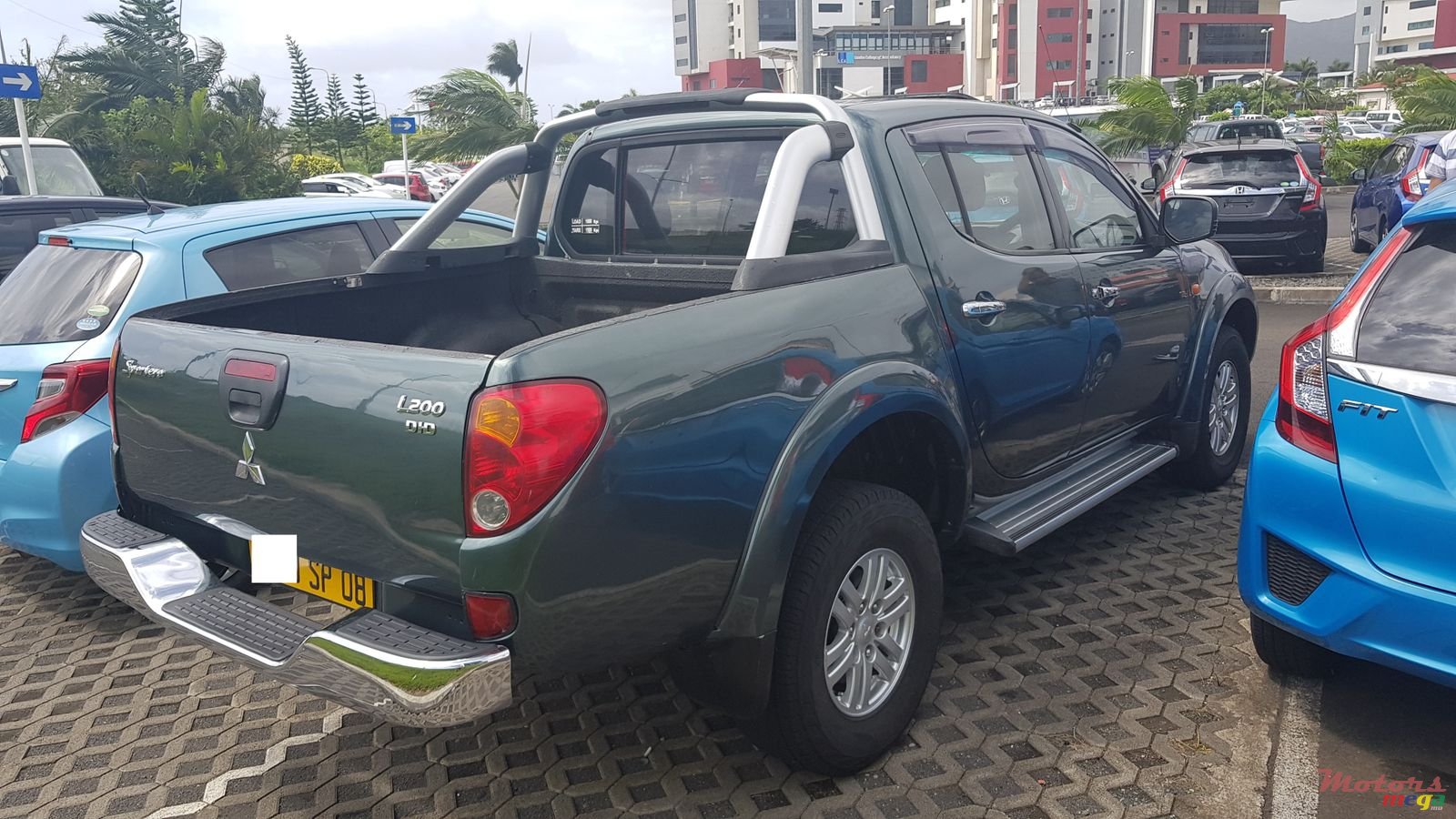 2008' Mitsubishi Santamo Sportero photo #1