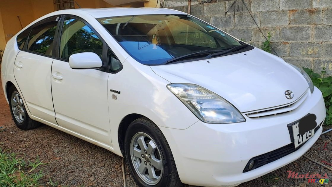 2009' Toyota Prius photo #2