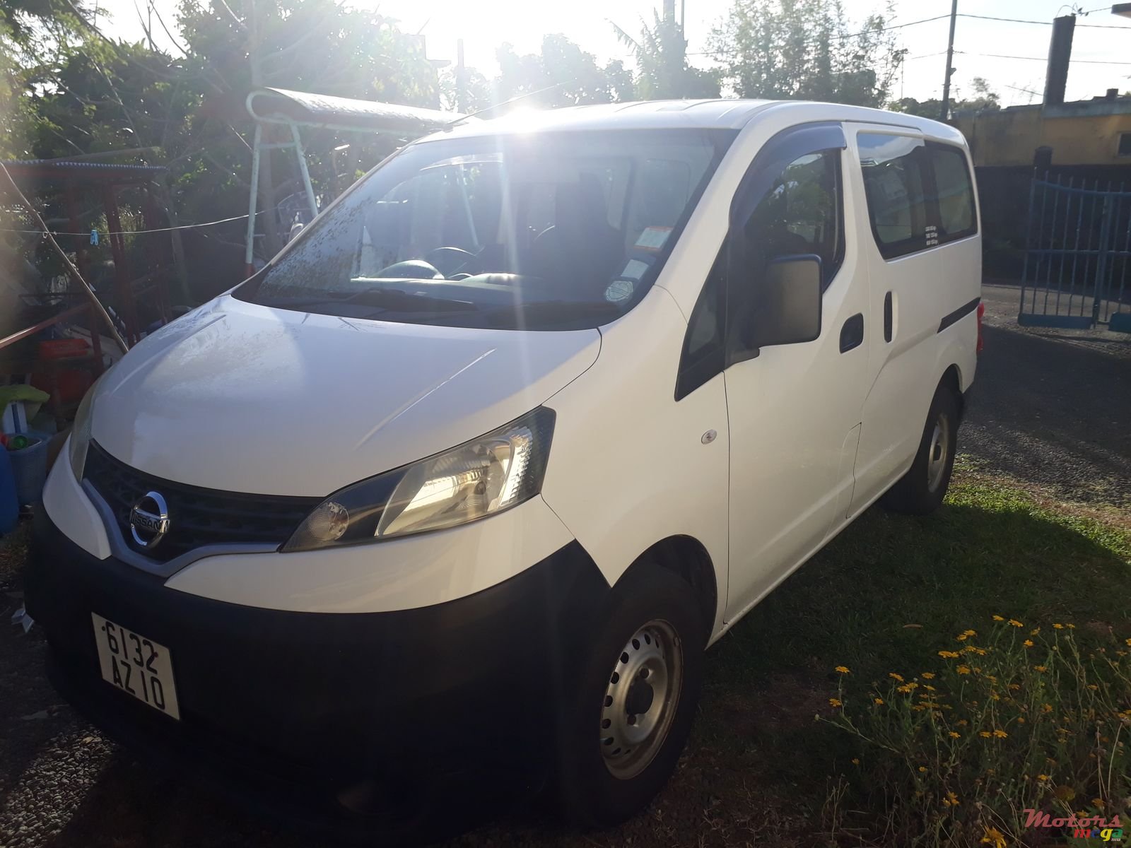 2010' Nissan NV photo #1