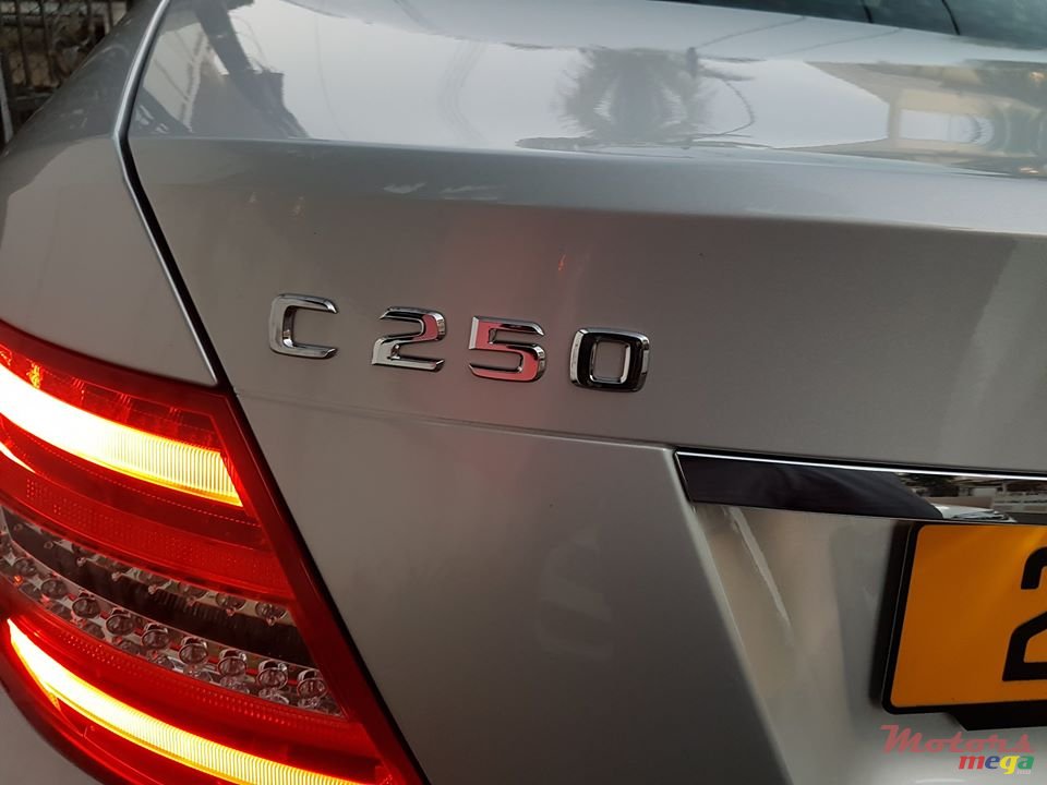 2013' Mercedes-Benz C-Class C250 photo #3