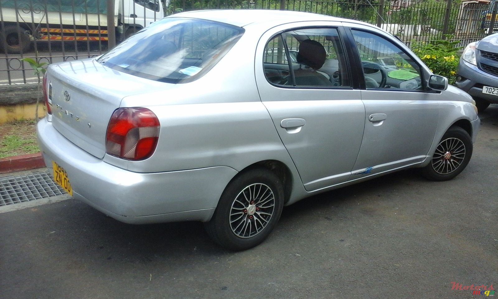 2000' Toyota platz photo #2