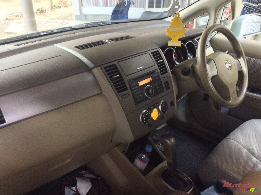 2007' Nissan Tiida photo #2