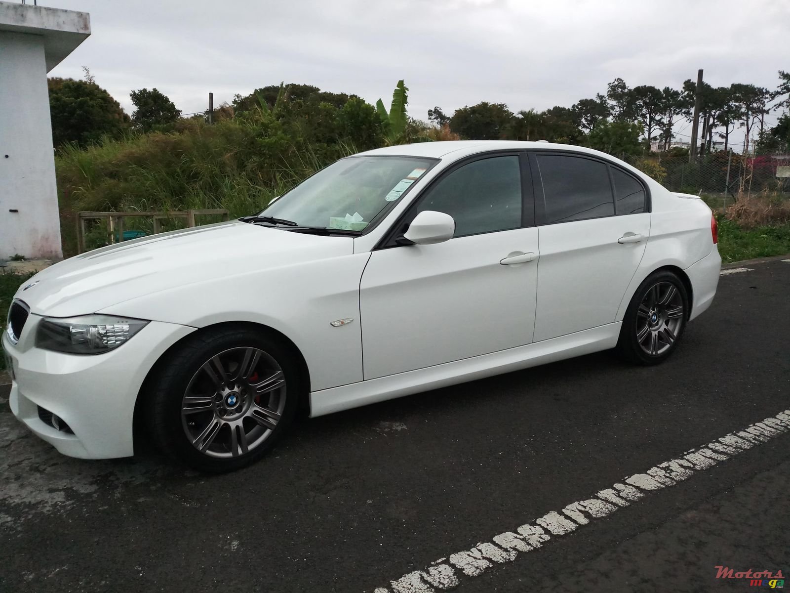 2011' BMW 320 photo #3