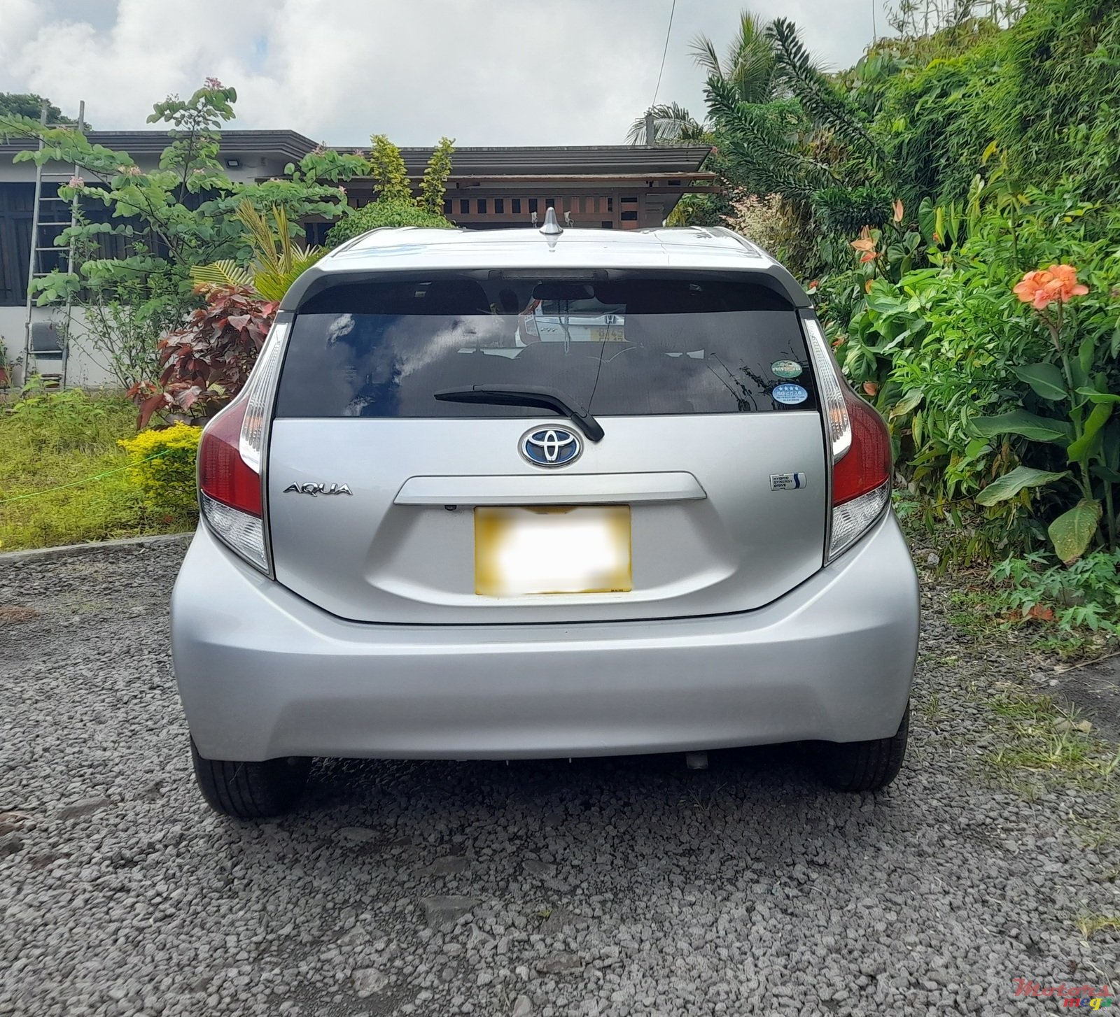 2016' Toyota Aqua photo #1