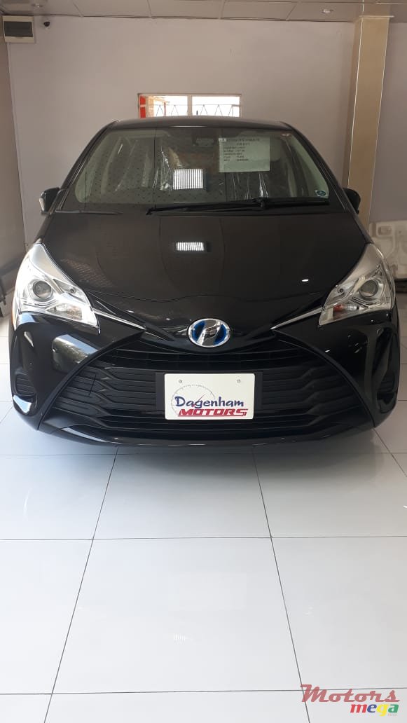 2017' Toyota Vitz Hybrid photo #2