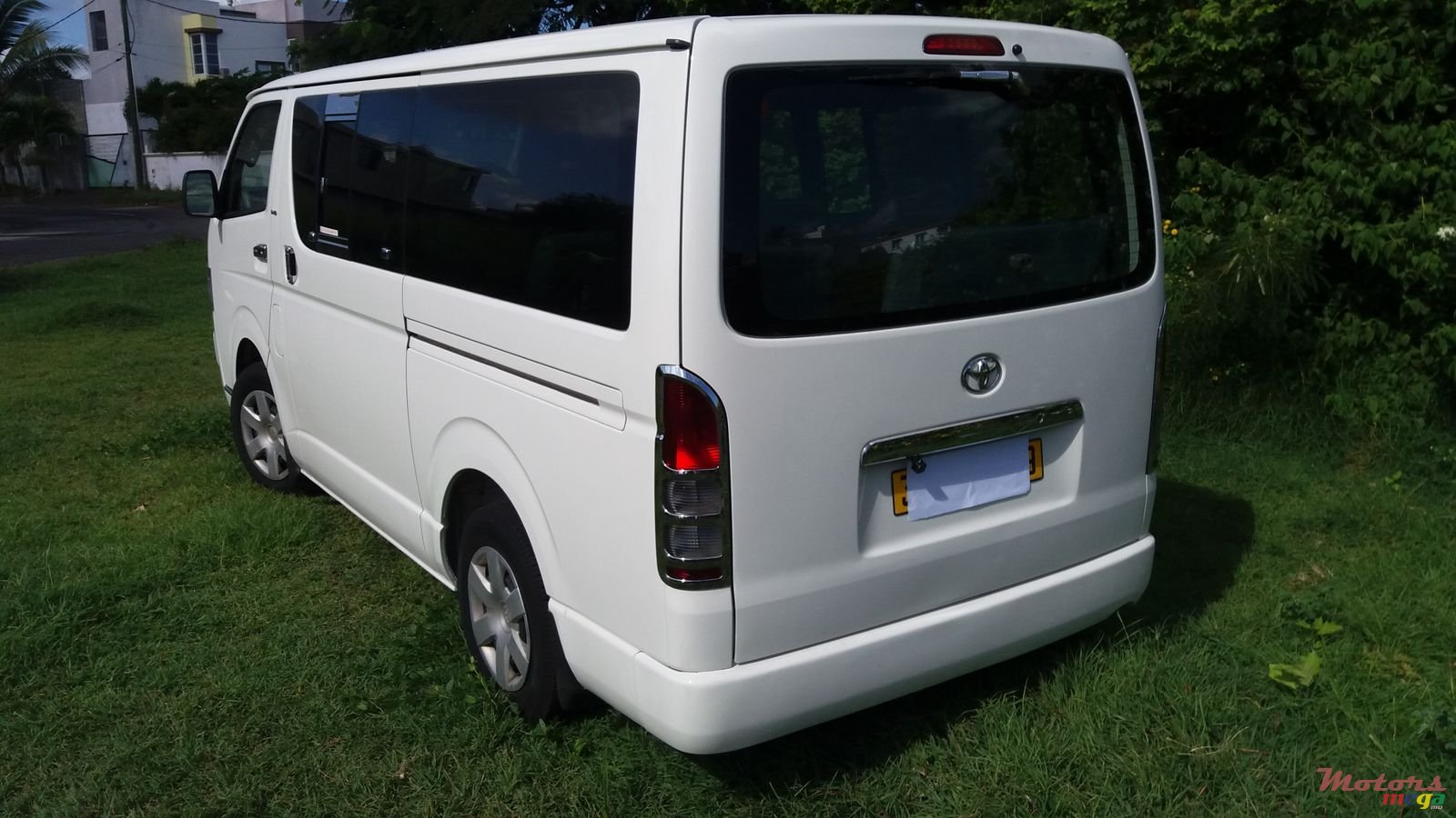 2009' Toyota HiAce photo #1