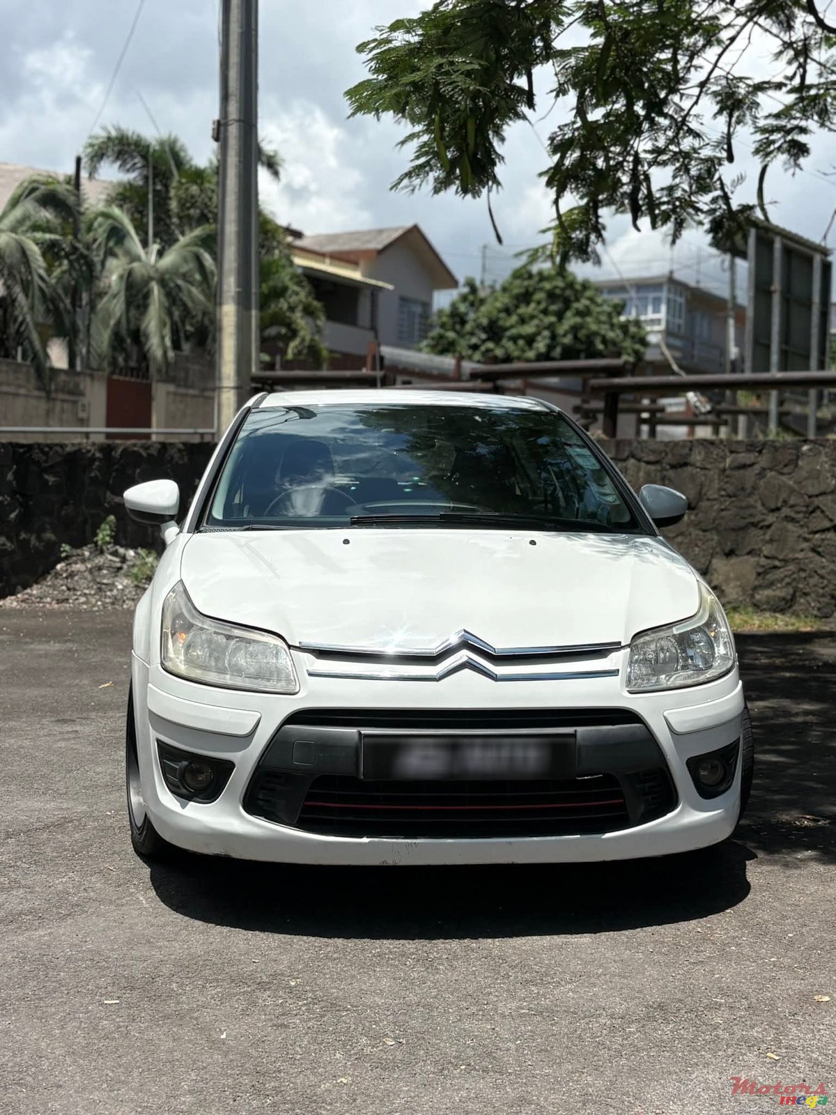 2011' Citroen C4 photo #3