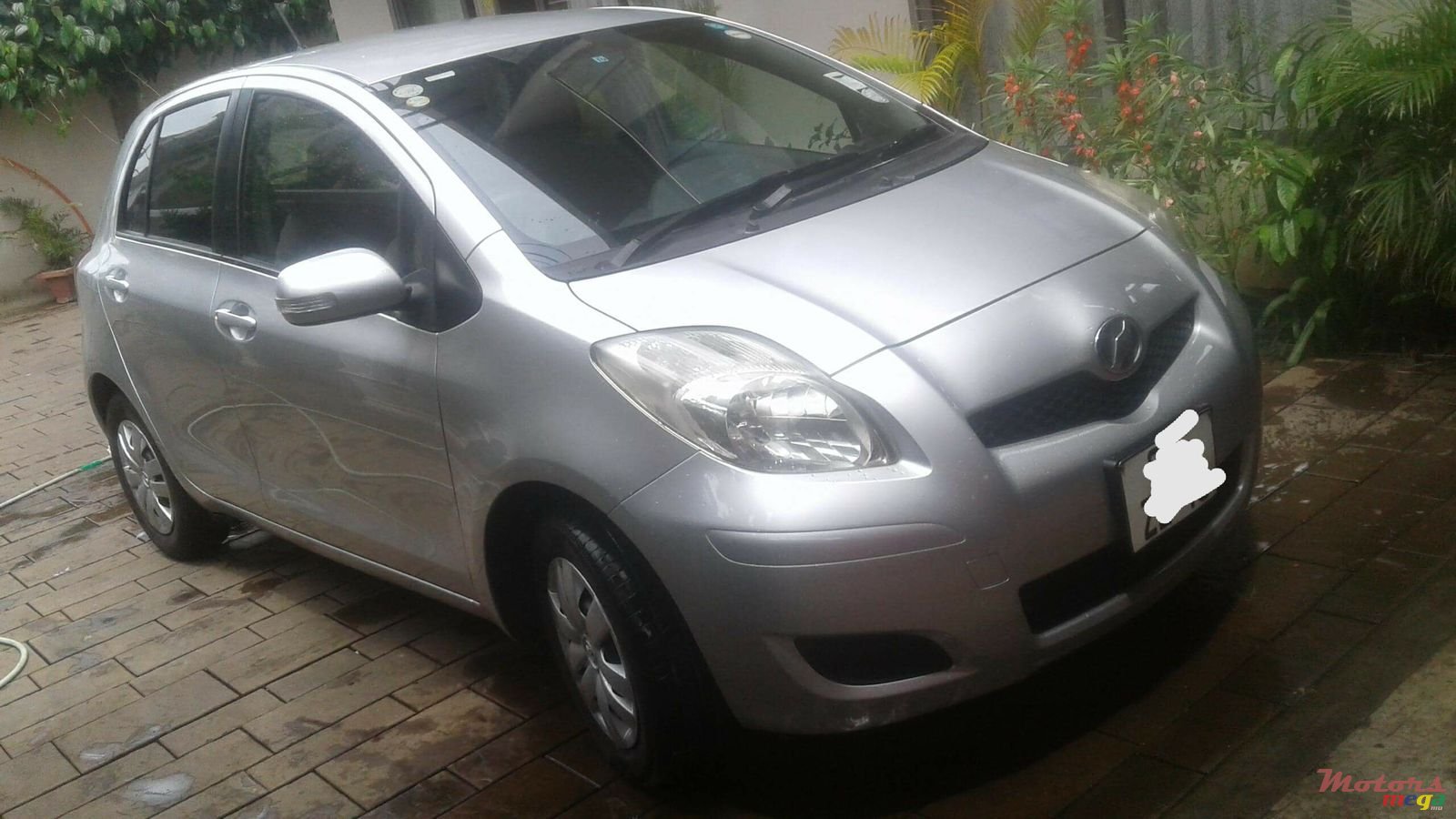 2010' Toyota Vitz 1300cc photo #2