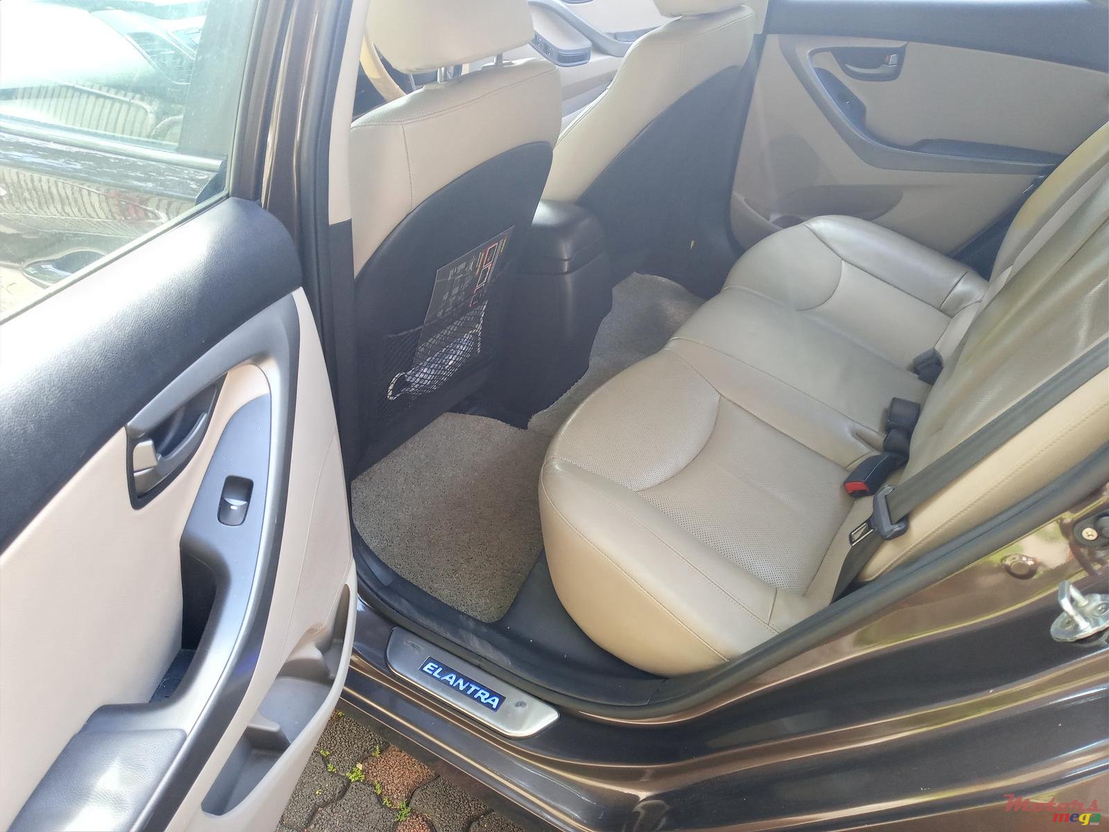 2016' Hyundai Elantra photo #4