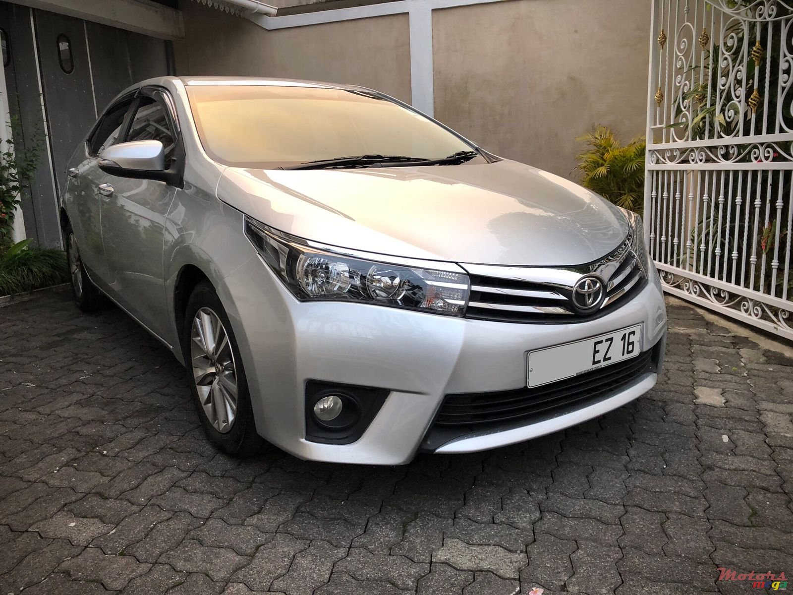 2016' Toyota Corolla Altis photo #1