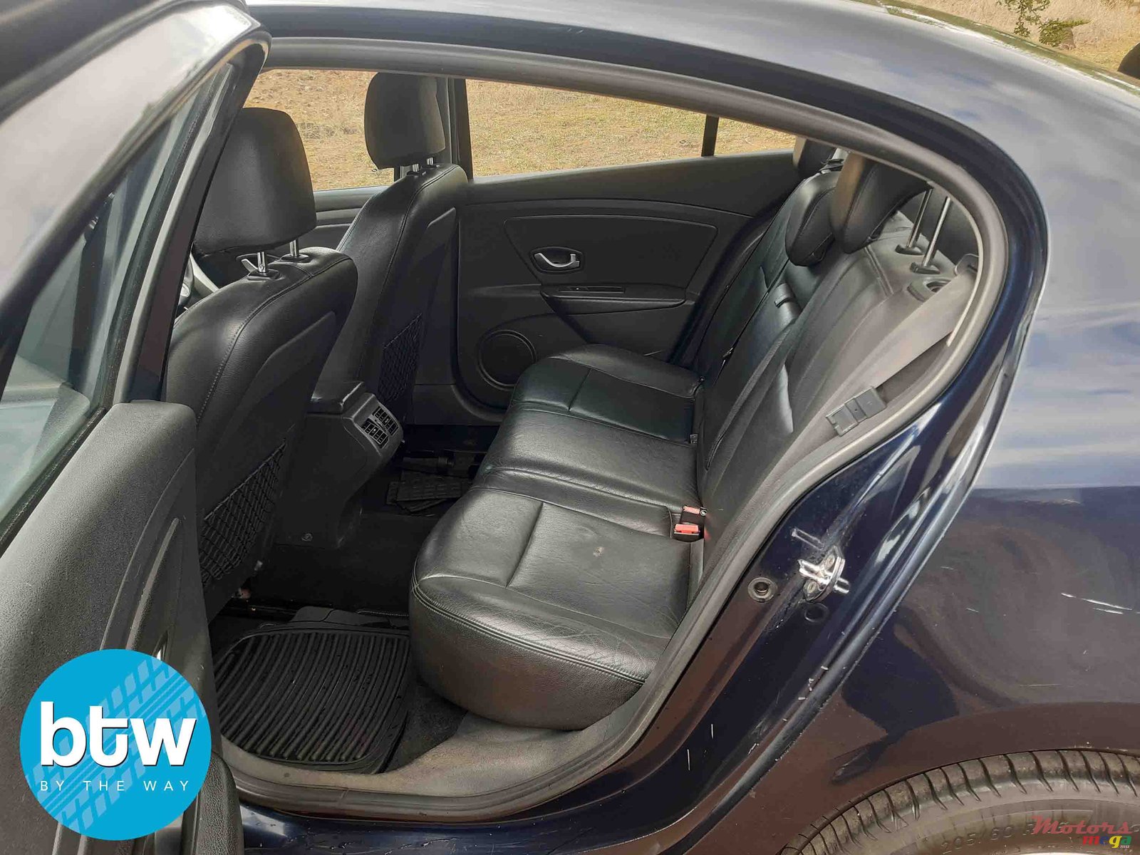 2012' Renault Fluence photo #4