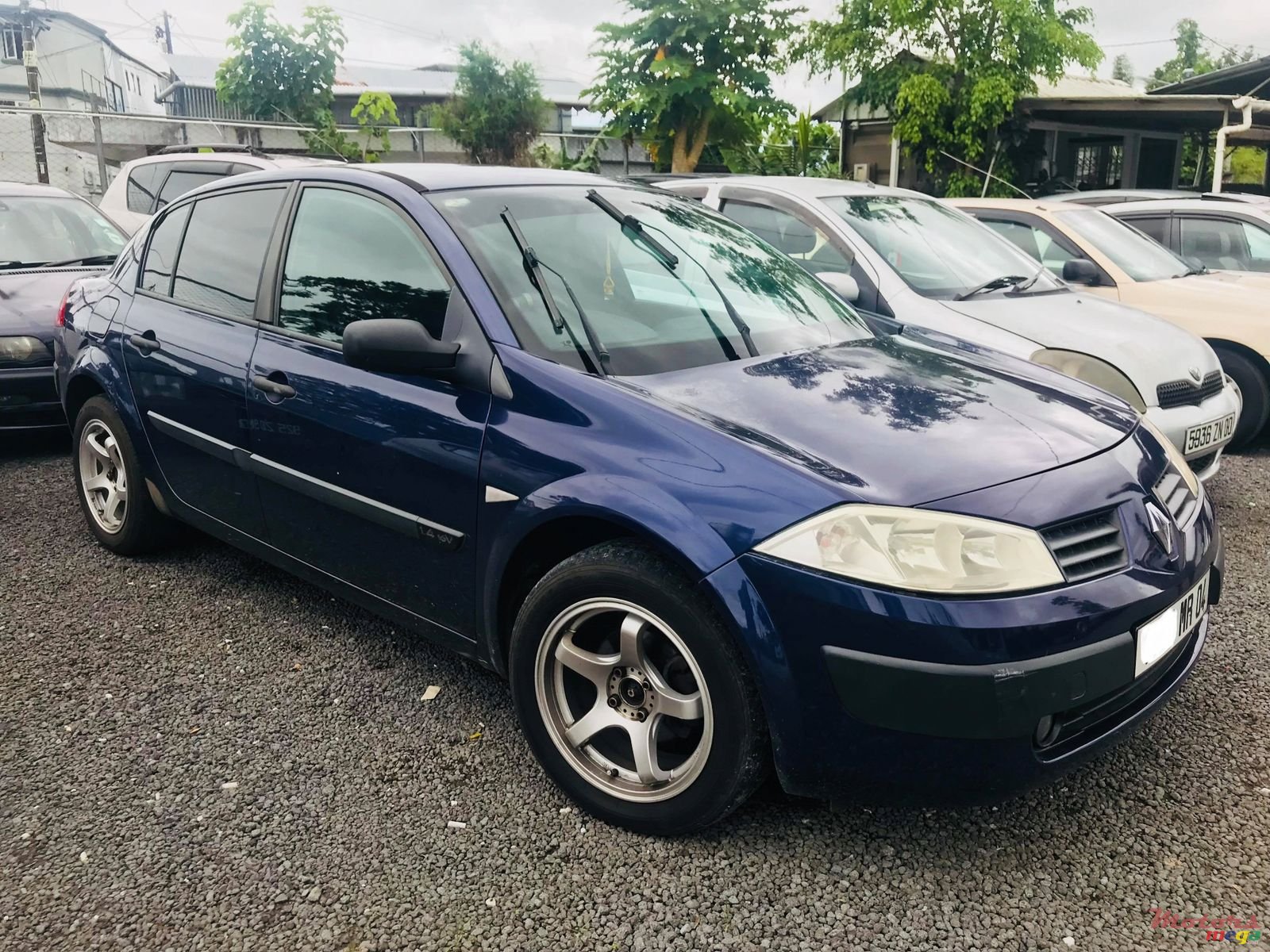 2004' Renault Megane photo #1