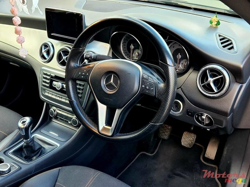 2015' Mercedes-Benz CLA 200 photo #6