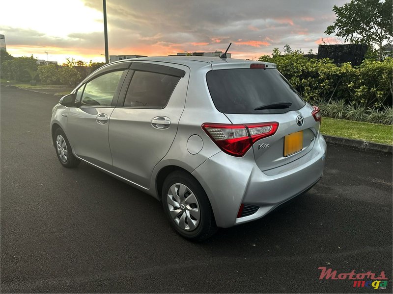 2017' Toyota Vitz Hybrid photo #5