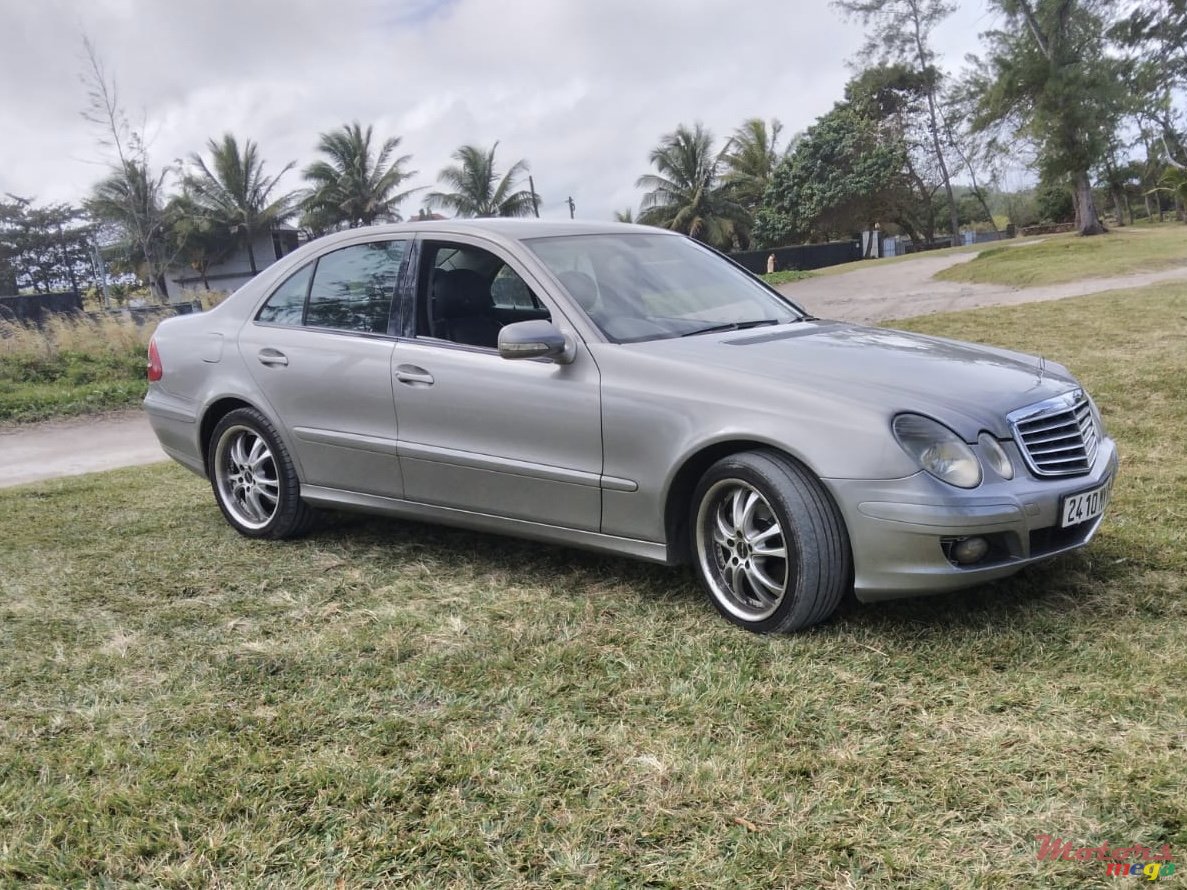 2007' Mercedes-Benz 200E photo #2
