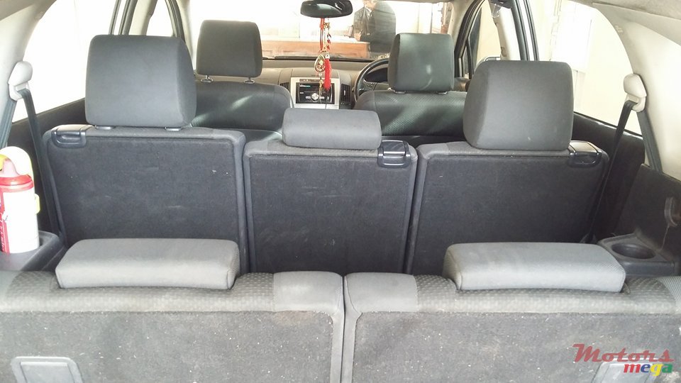 2004' Toyota Verso photo #4