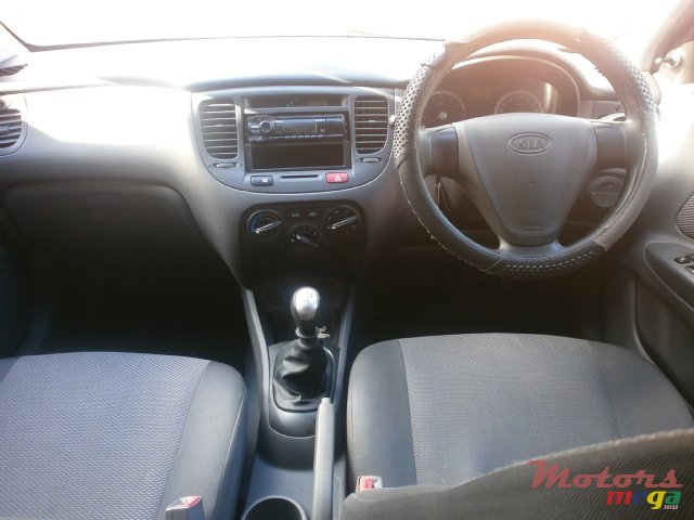 2010' Kia Rio photo #2