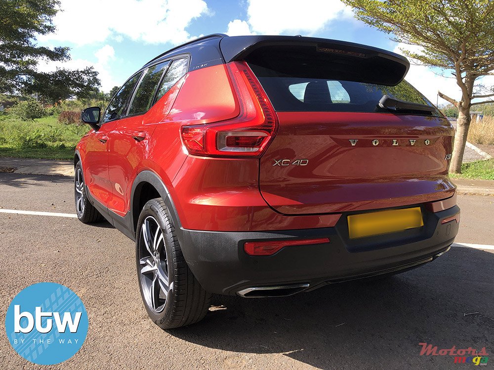2021' Volvo XC40 R Design photo #4