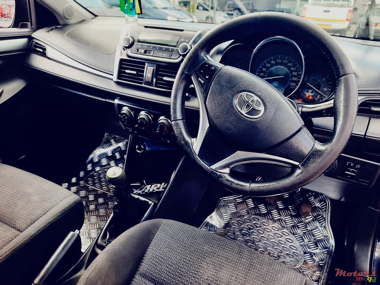 2016' Toyota Yaris photo #6
