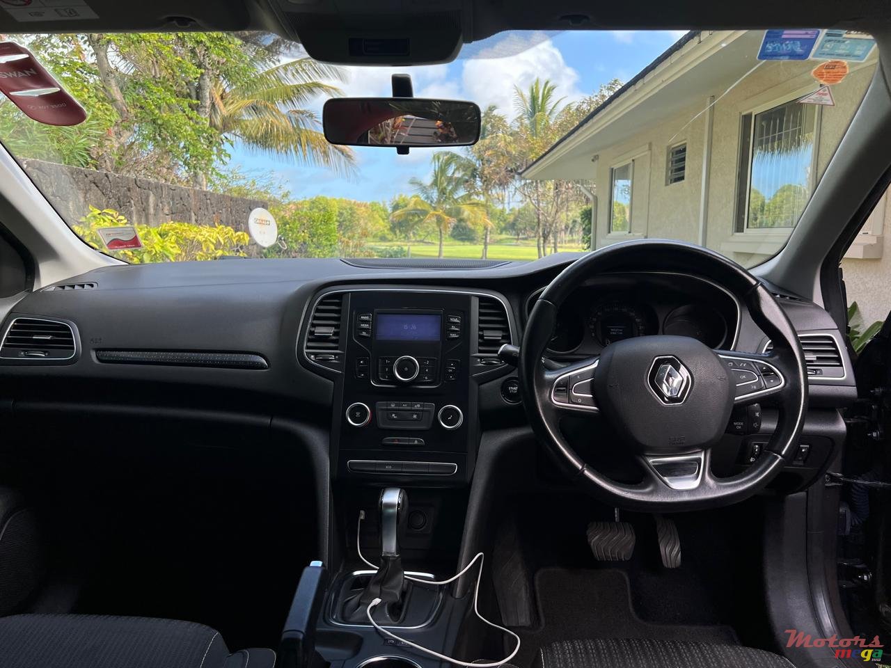 2018' Renault 18 Megane photo #2