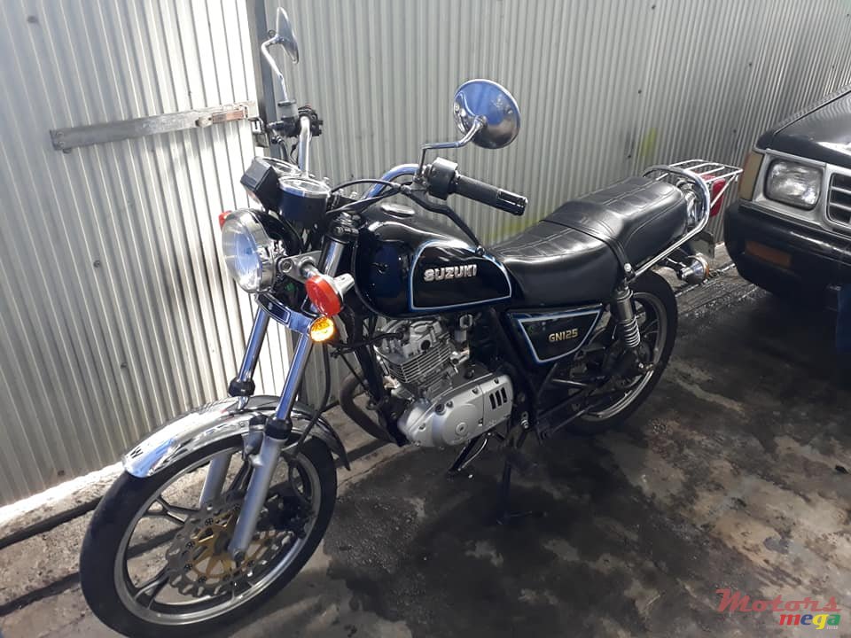 2011' Suzuki GN photo #3