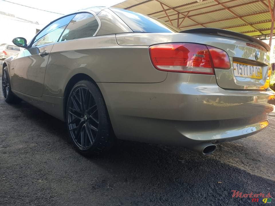 2009' BMW 3 Series Convertible photo #1