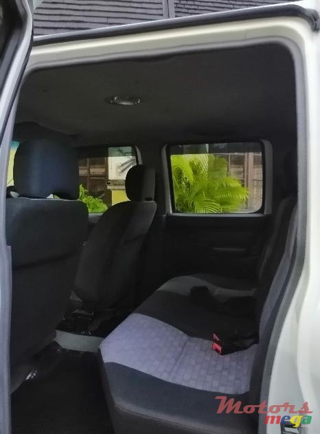 2012' Nissan NP300 photo #4