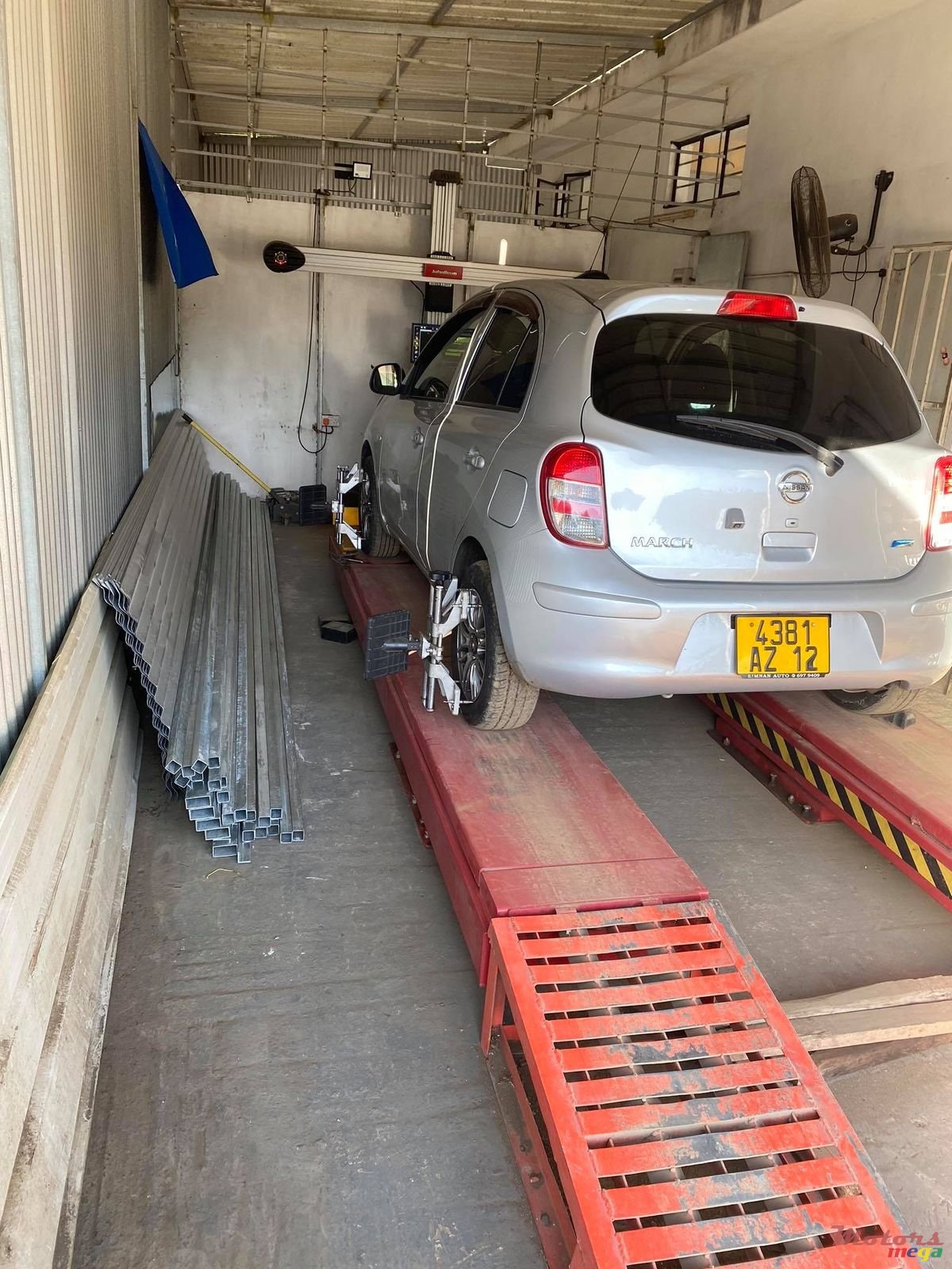 2012' Nissan March photo #1