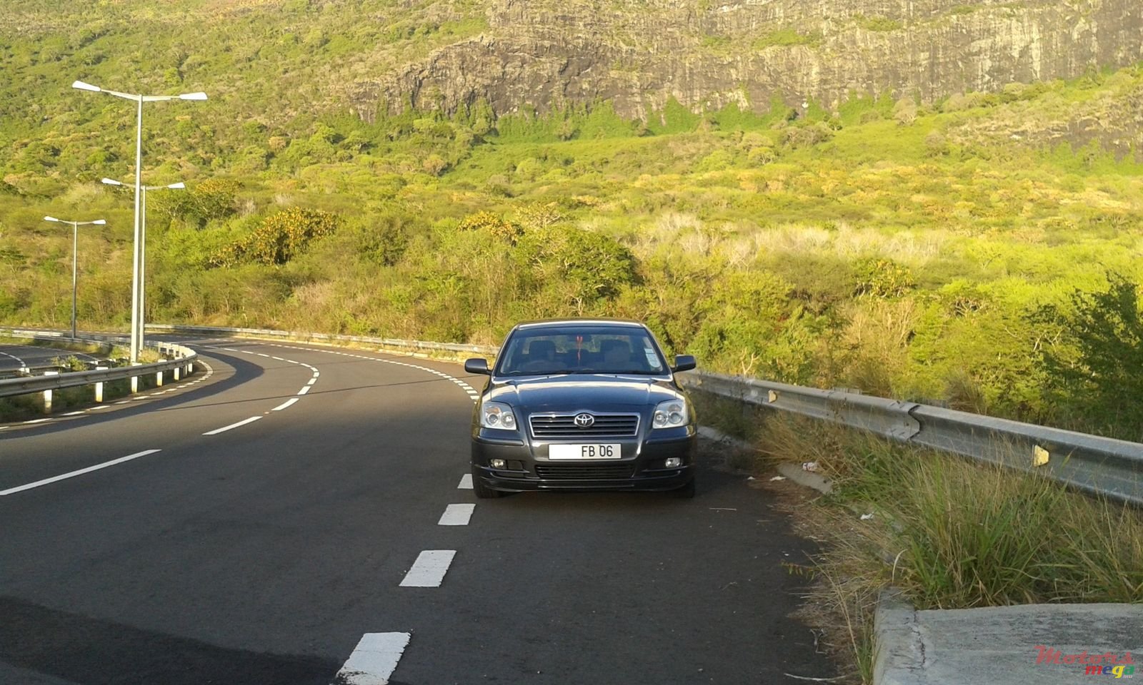 2006' Toyota Avensis Saloon photo #3