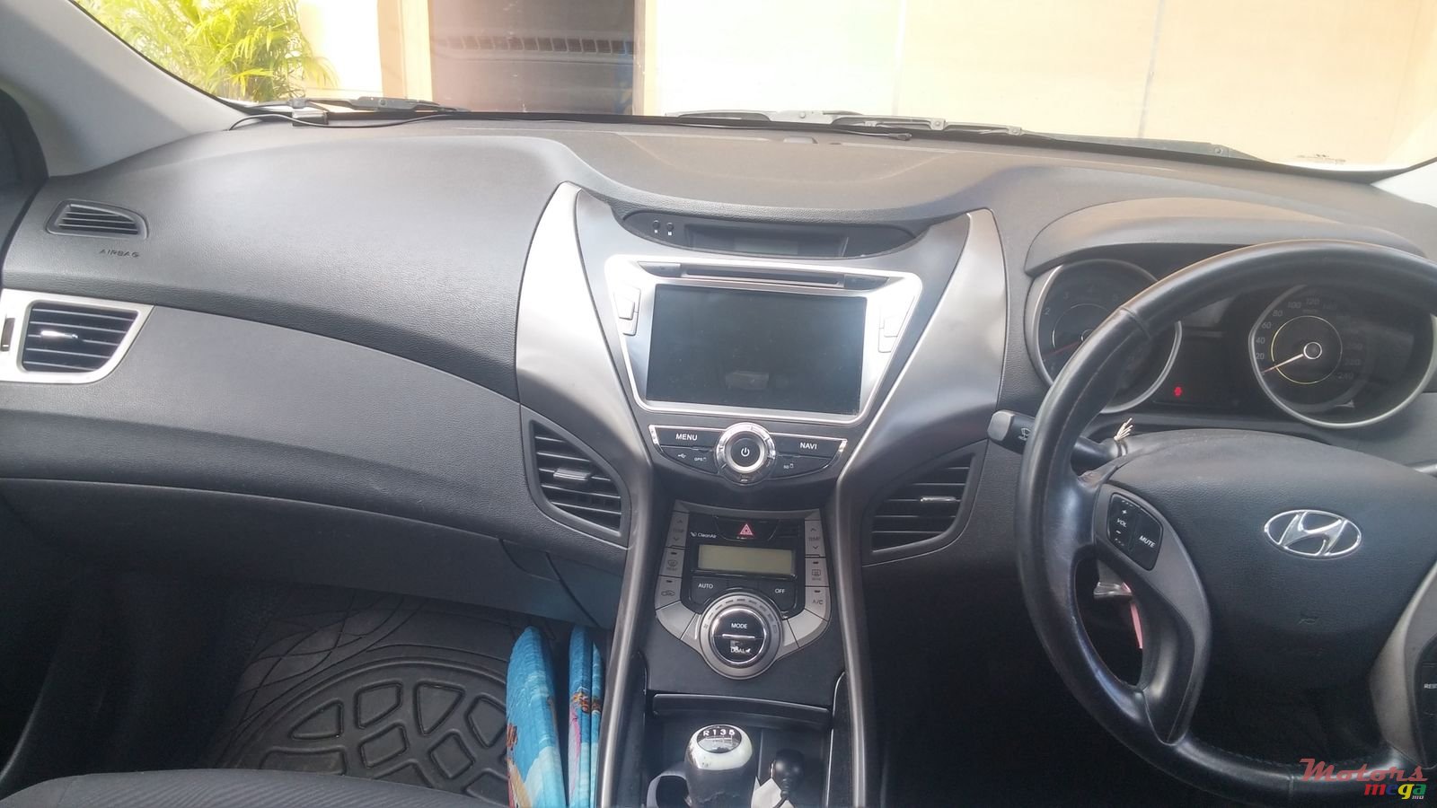 2012' Hyundai Elantra photo #6