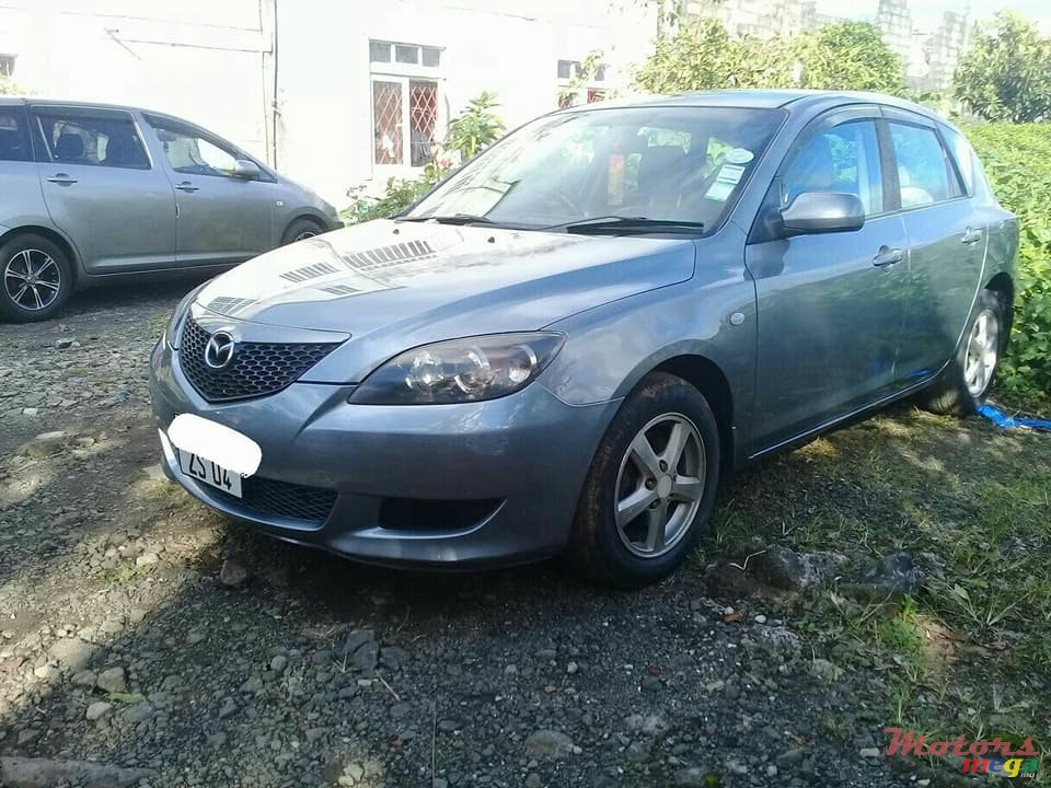 2004' Mazda Axela photo #2