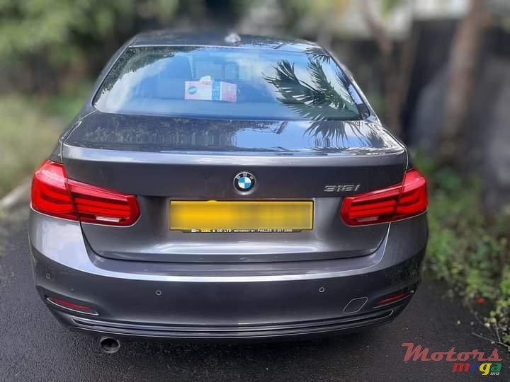2018' BMW 318 photo #3