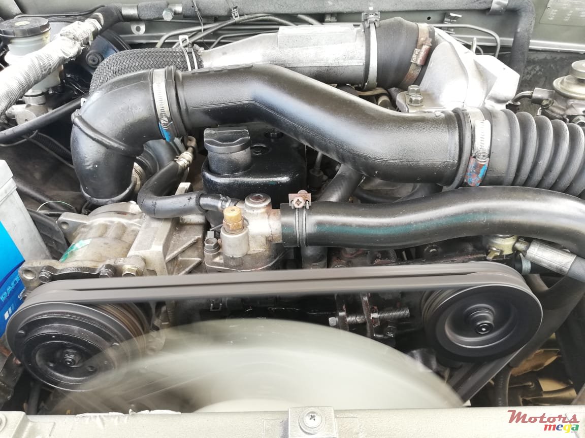 2000' Isuzu 280 photo #4