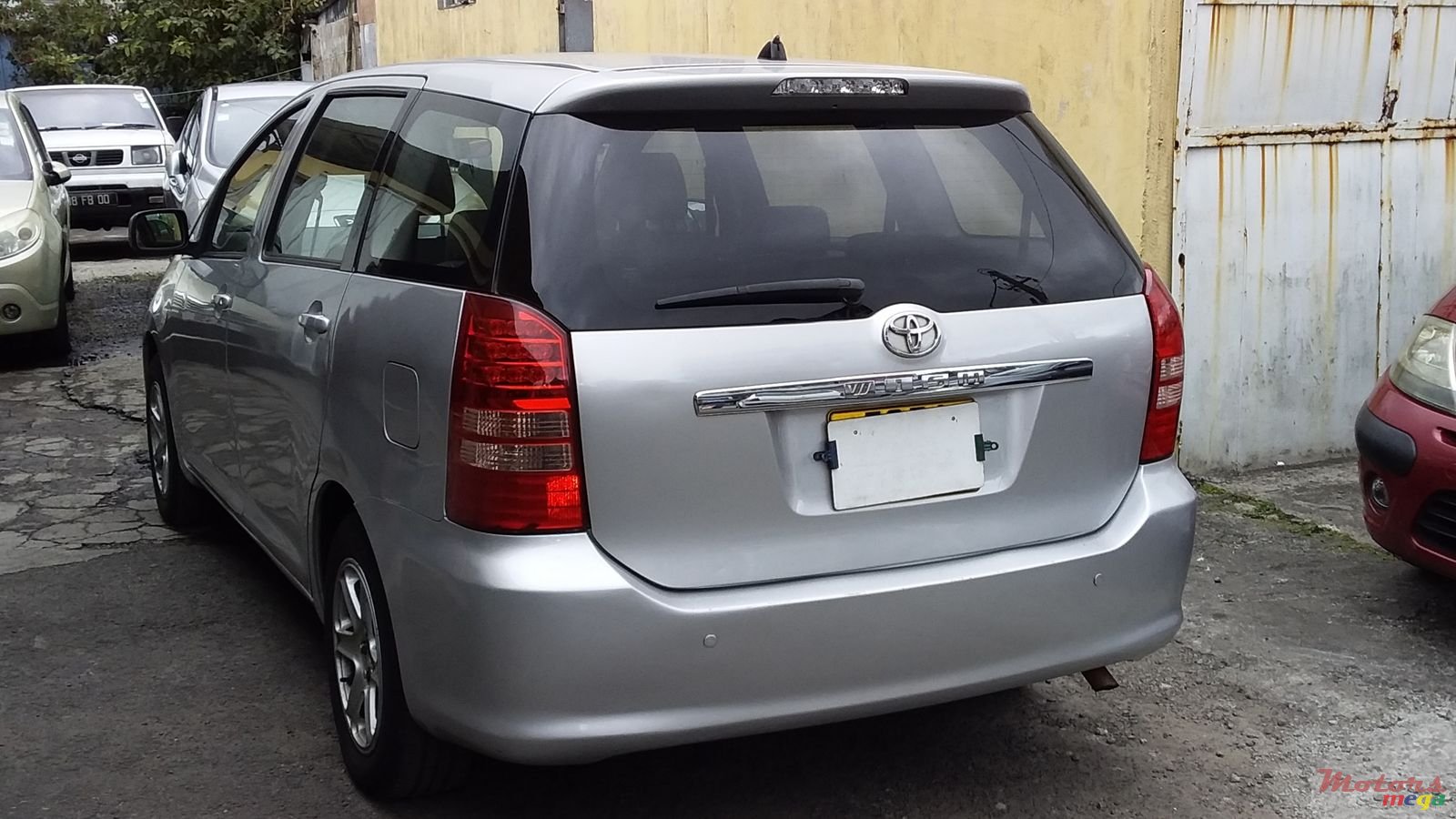 2004' Toyota Wish photo #2