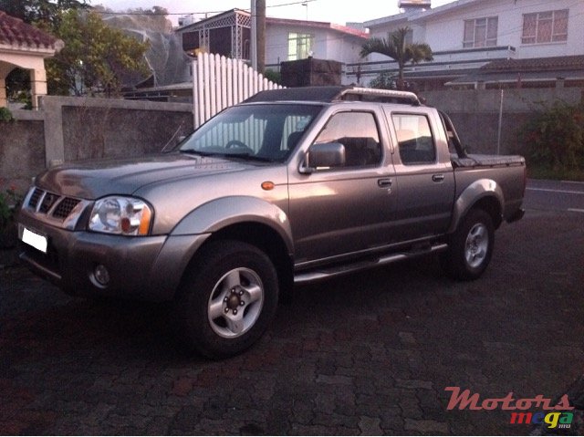 2003' Nissan photo #1