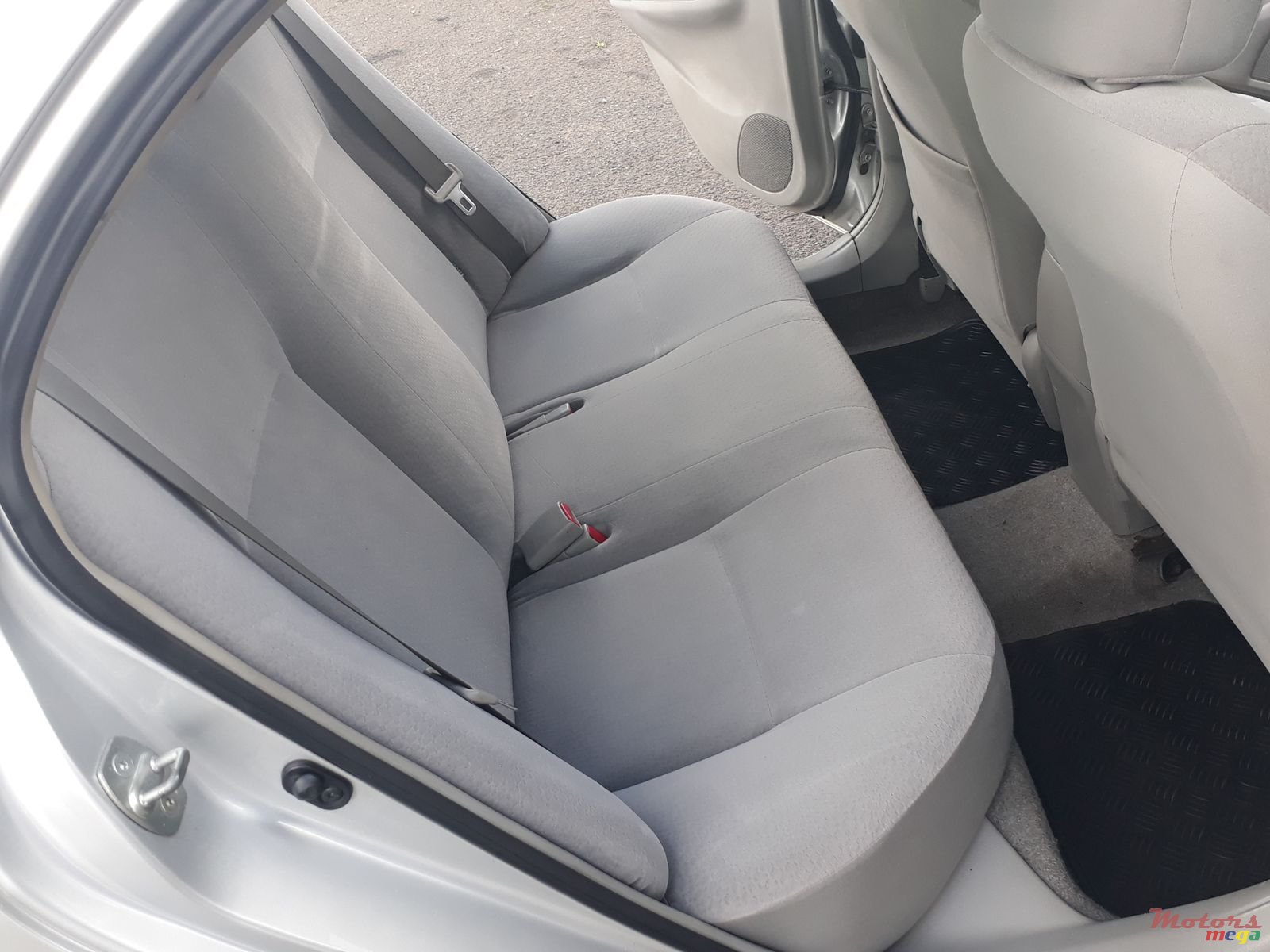 2009' Toyota Axio photo #3