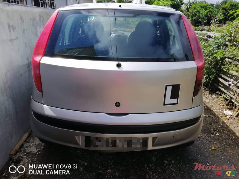 2002' Fiat Punto photo #3