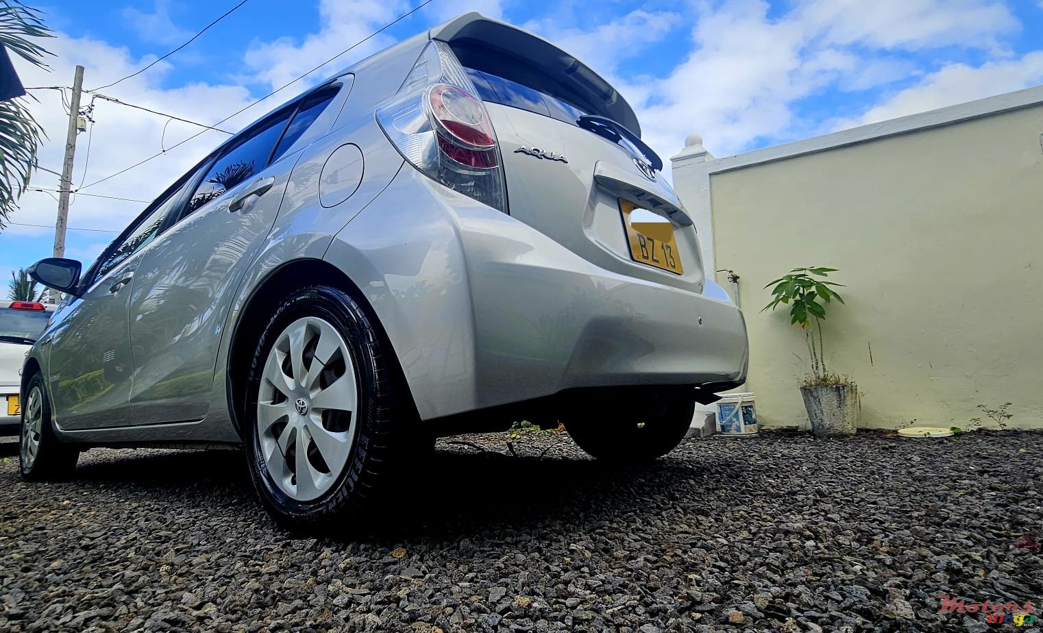 2013' Toyota Aqua photo #2