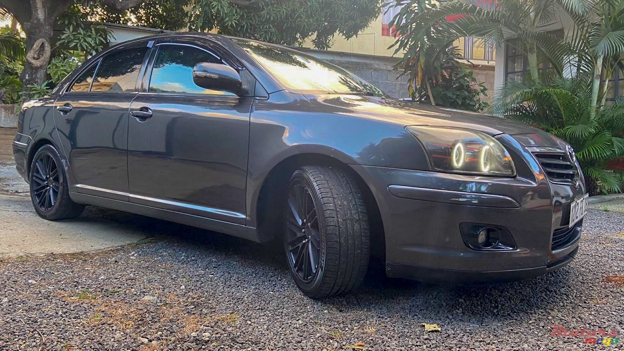 2008' Toyota Avensis photo #2