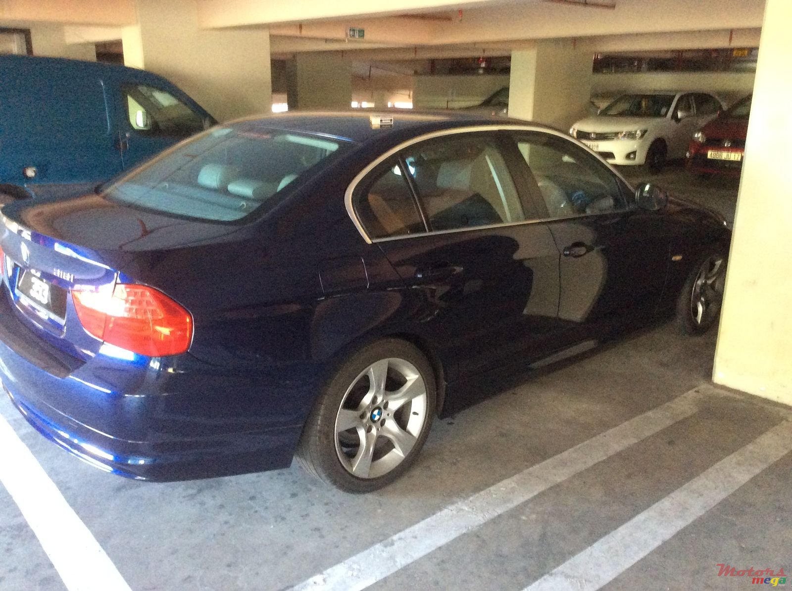 2010' BMW 3 Series photo #1