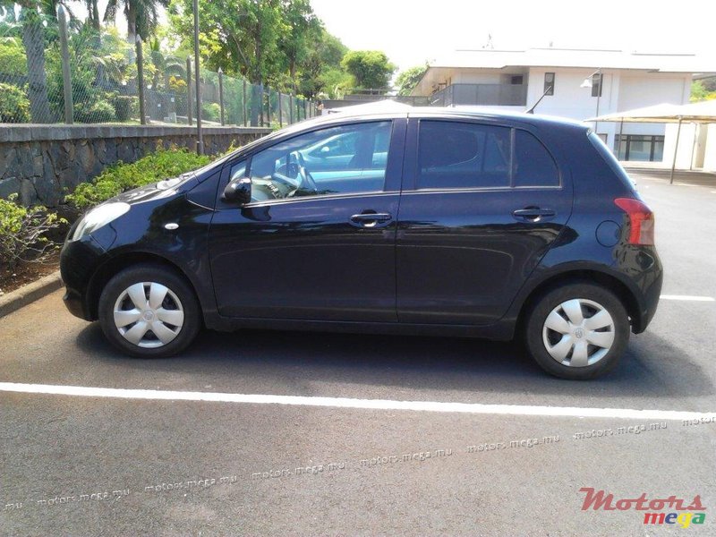 2007' Toyota Vitz photo #2