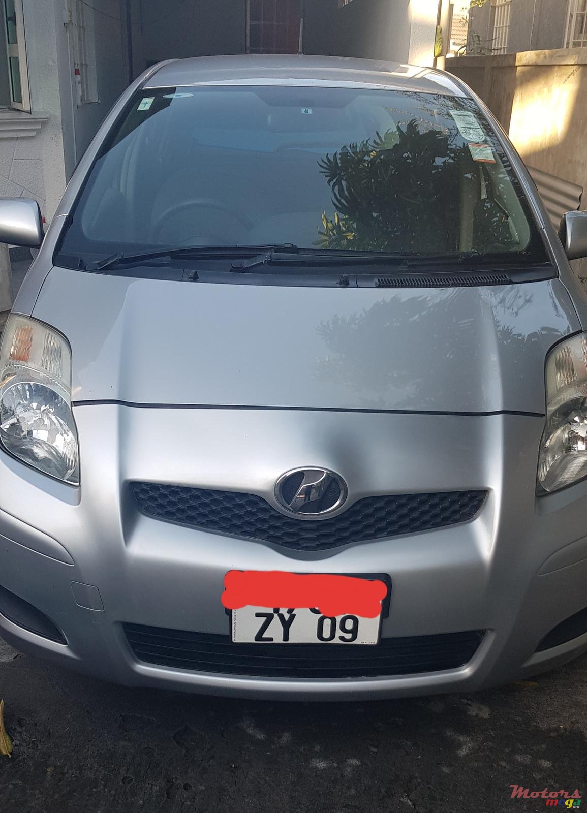 2009' Toyota Vitz photo #1